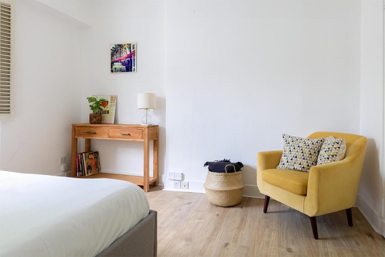 Beautiful 2 Bedrooms In Knightsbridge Apartment