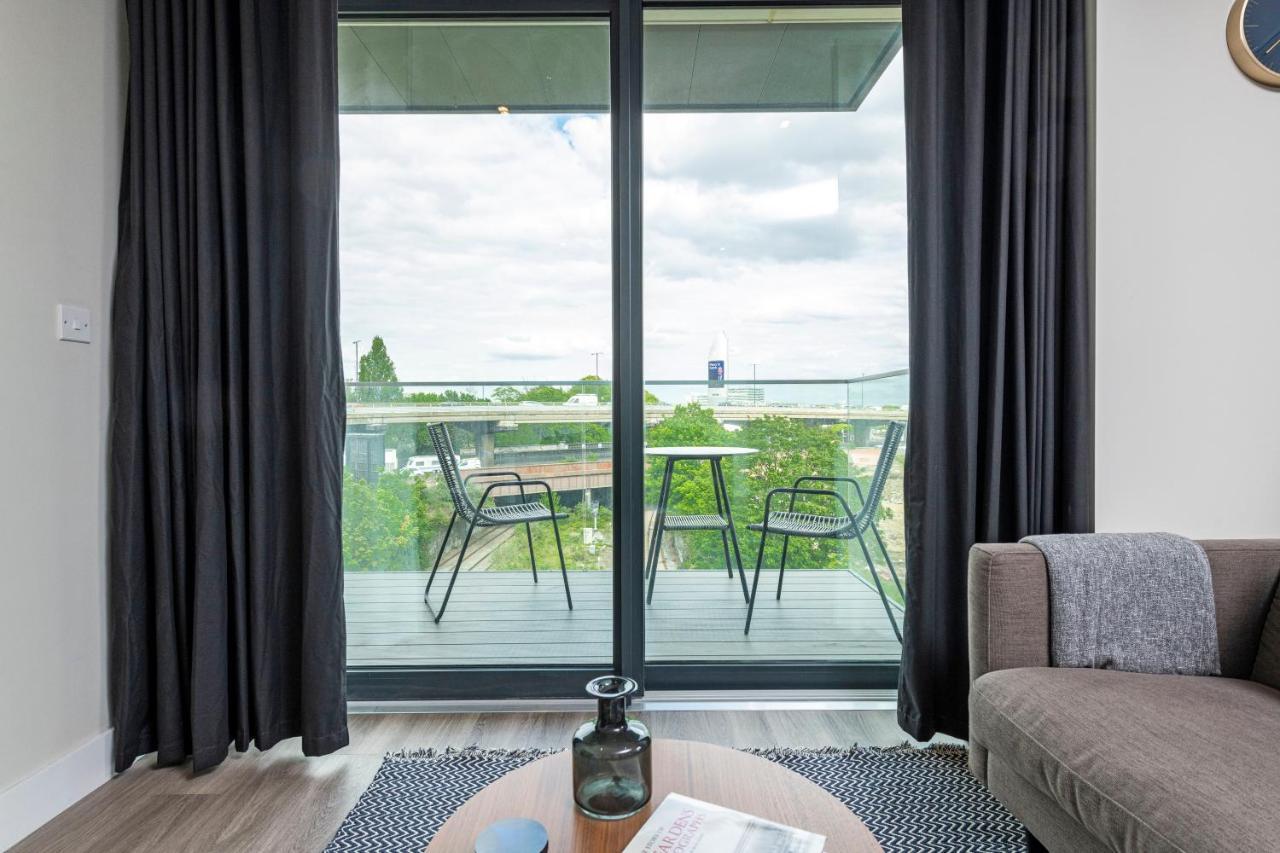 Stayo Kew Gardens * London