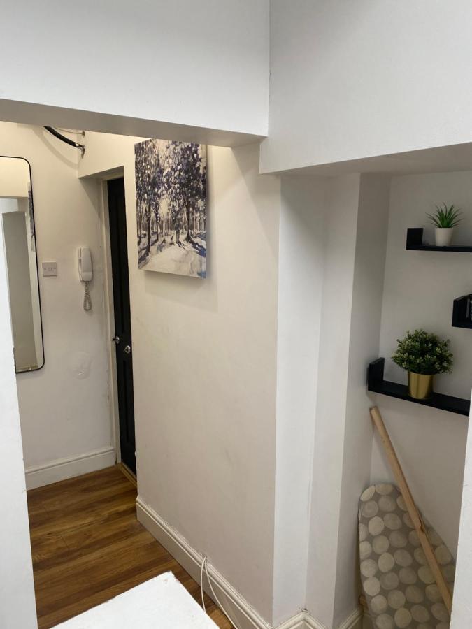 Large 1 Bed Serviced Apartment In The Town Centre Apartment *