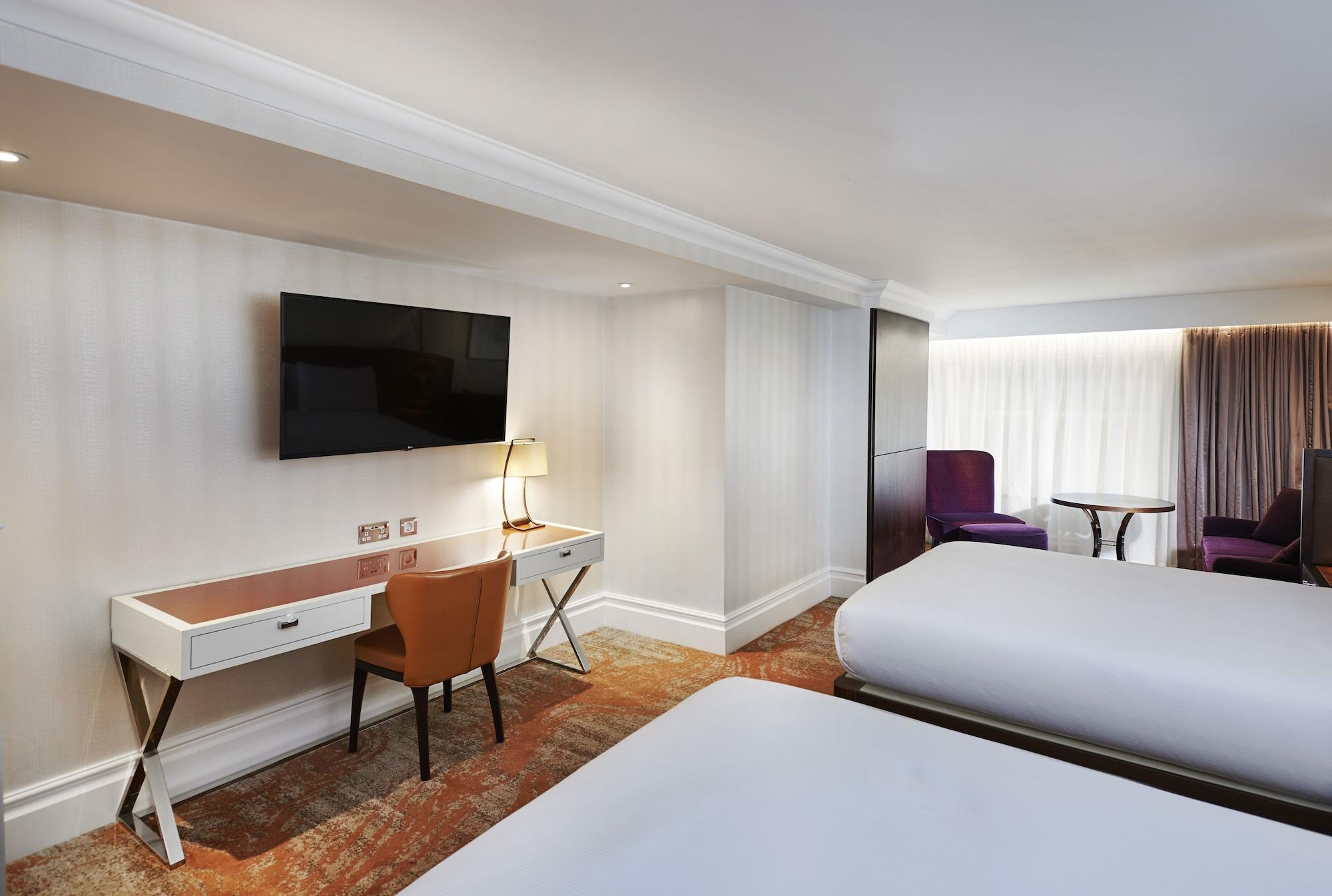 Hilton Hyde Park 4*