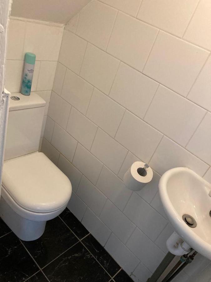 Apartment Snug 5-bedroom Residential In Great *