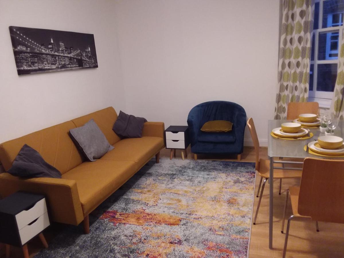 Apartment Scott Ellis Gardens *