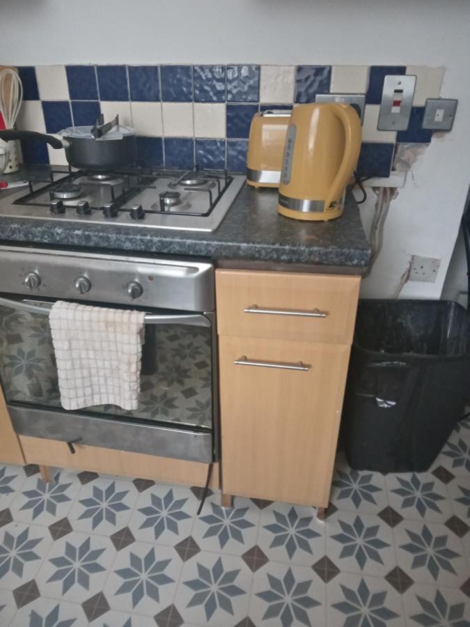 Budget Shared Bathroom * London