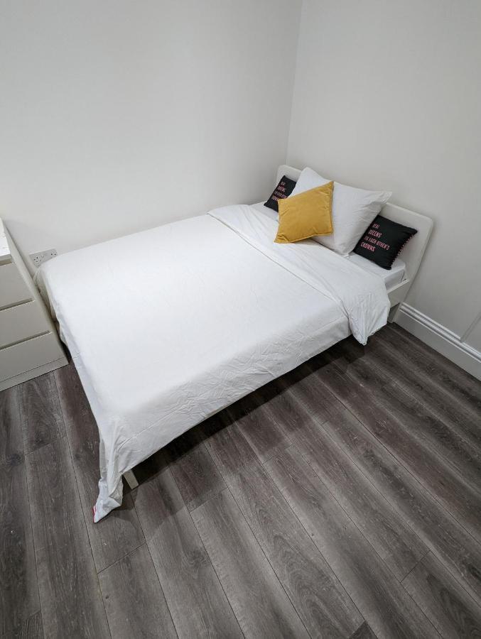 Mile End- Prime Location Guest house *