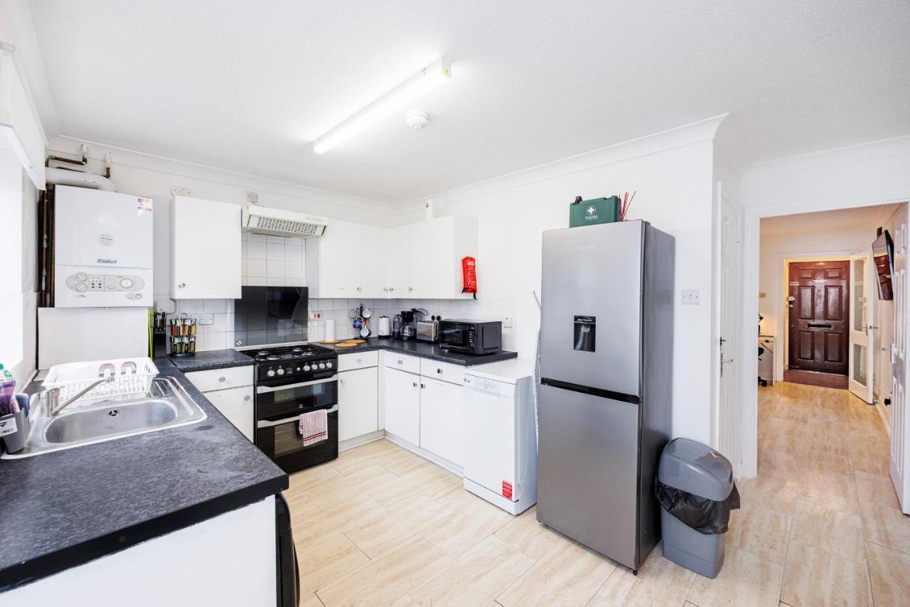 Lovely 2 Bd Hse With Parking Near Excel *