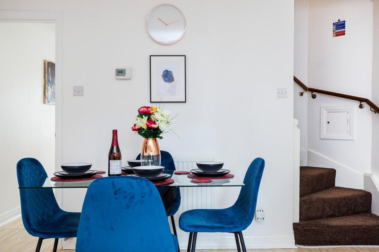 Lovely 2 Bd Hse With Parking Near Excel Apartamento
