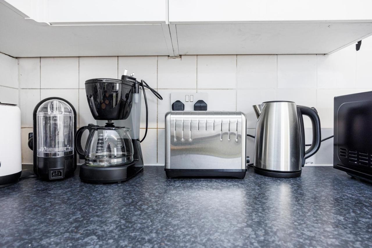 Lovely 2 Bd Hse With Parking Near Excel Apartamento