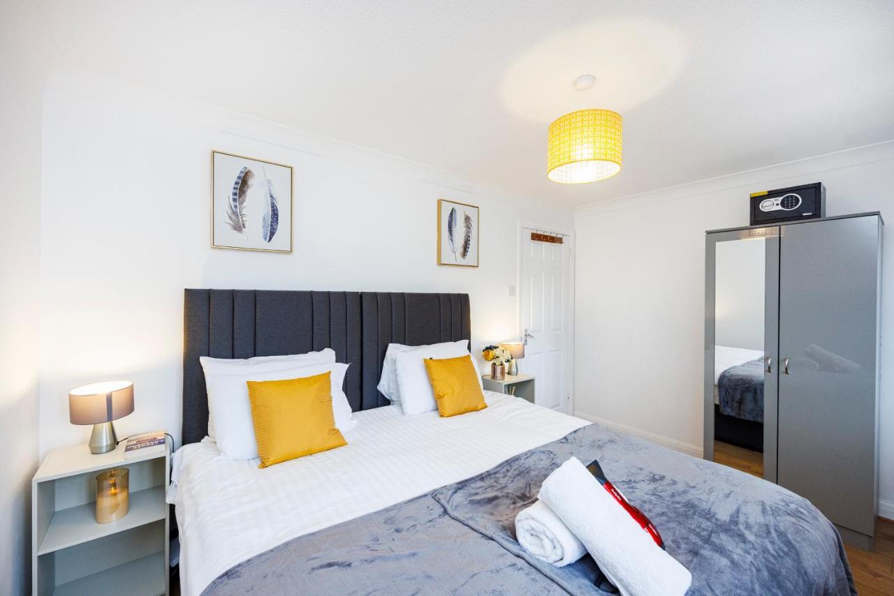 Lovely 2 Bd Hse With Parking Near Excel