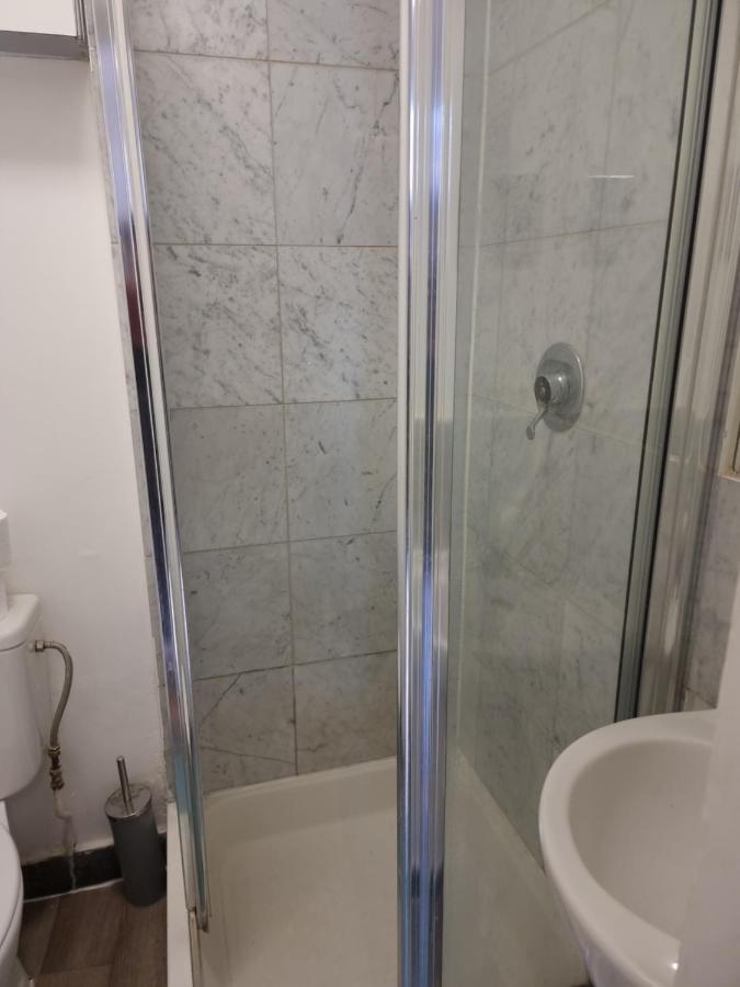 F8-mezzanine 1st Floor Flat Fits 3 Near Paddington Londres
