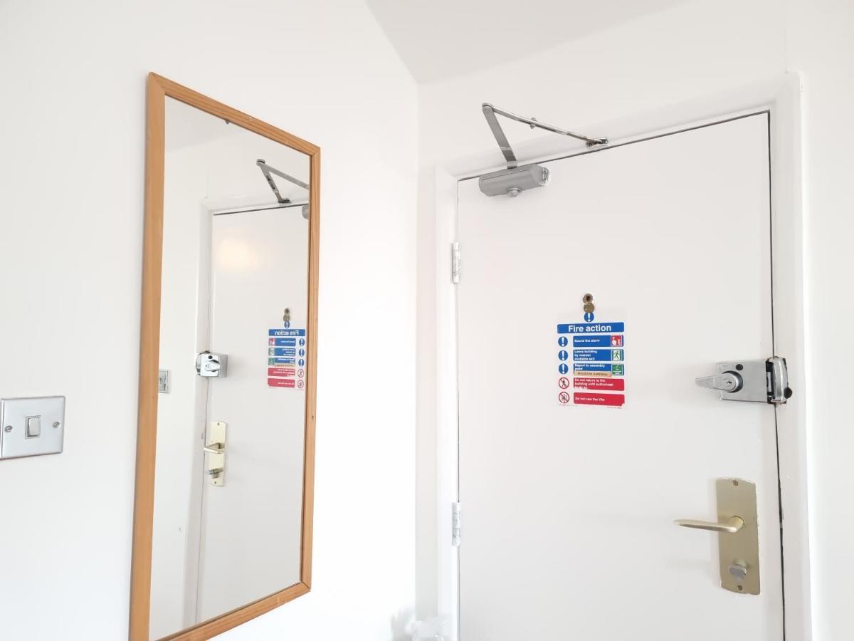 Apartment F20- 4th Floor Studio Fits 2 Near Paddington