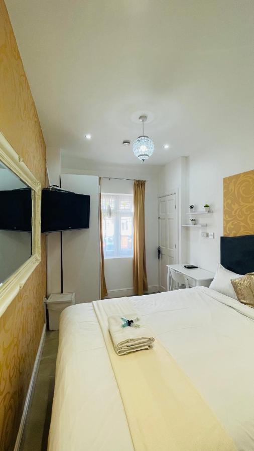 Mayday House Guest house *