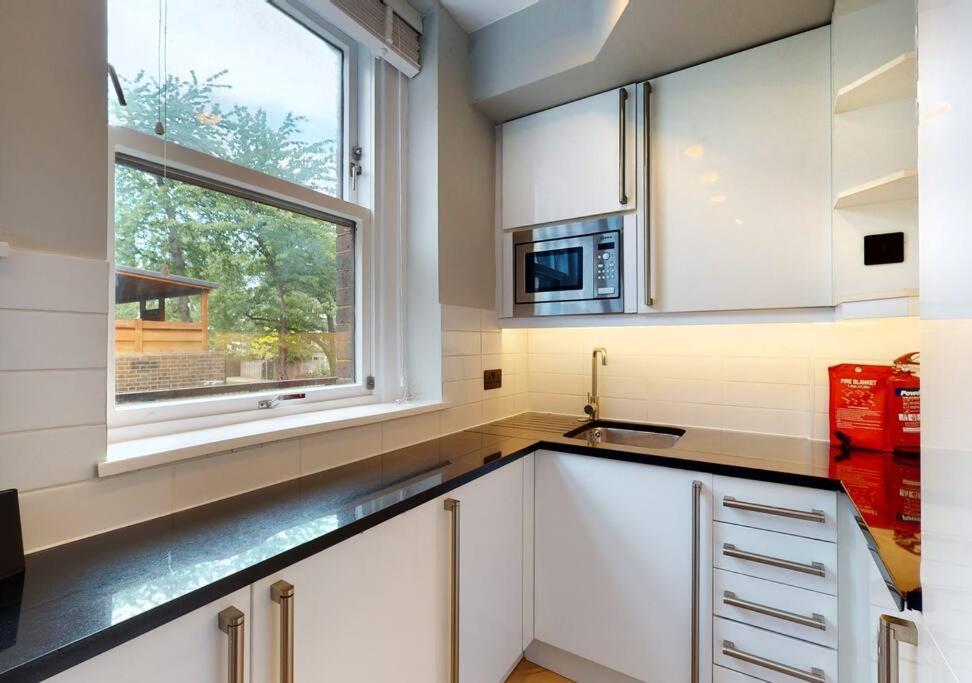 Modern 2 Bedroom Flat In Hampstead Heath *