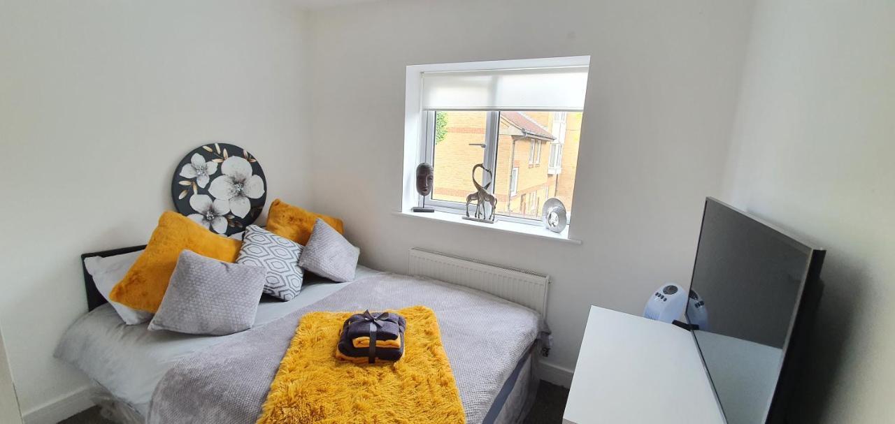 Trendy, Modern Garden Posh Peckham * London