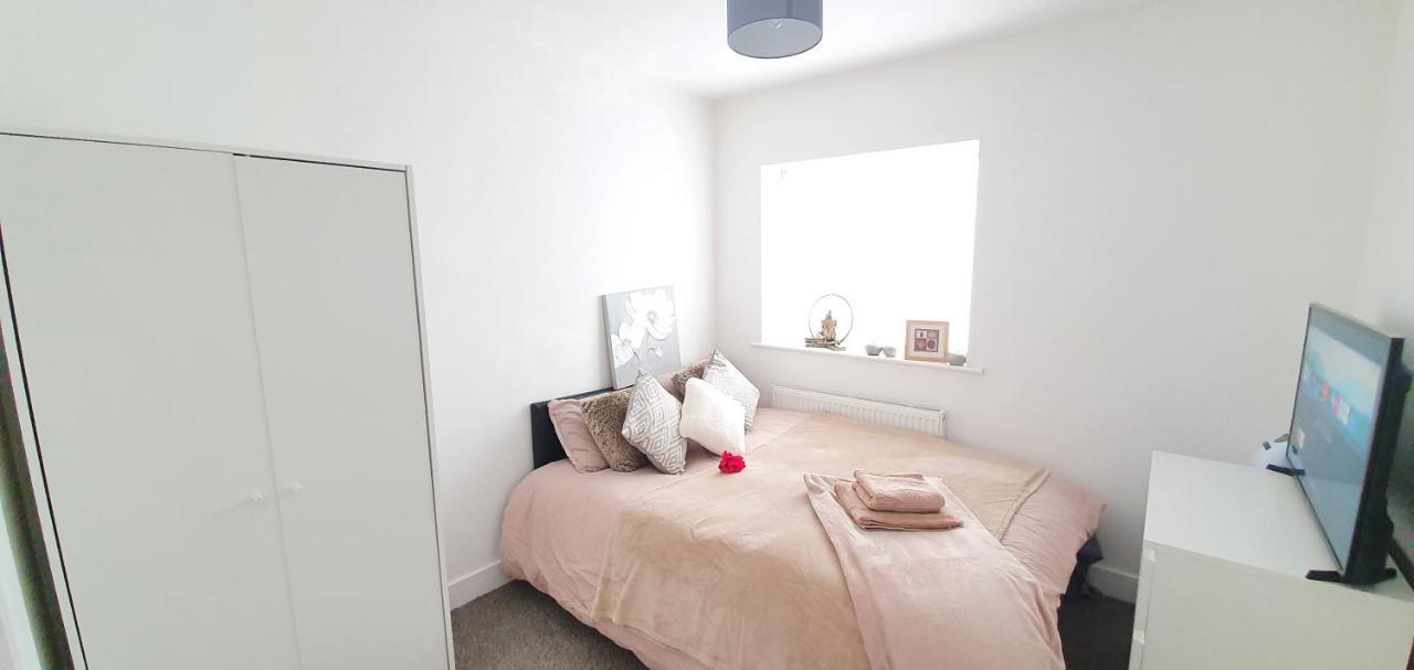 Trendy, Modern Garden Posh Peckham Apartment *