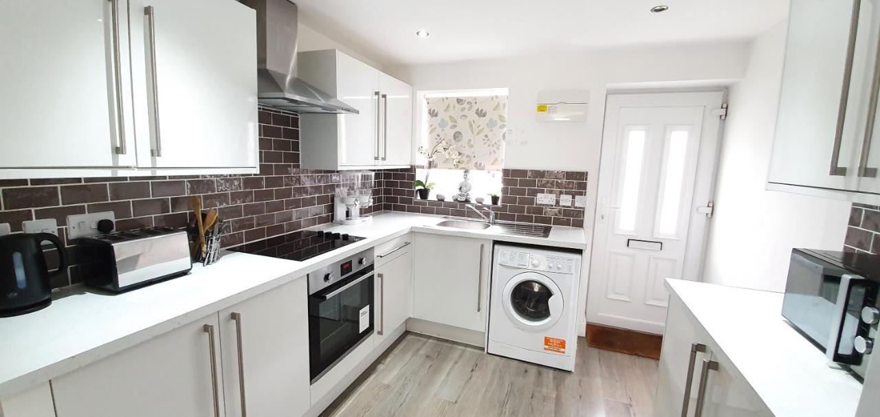 Trendy, Modern Garden Posh Peckham *