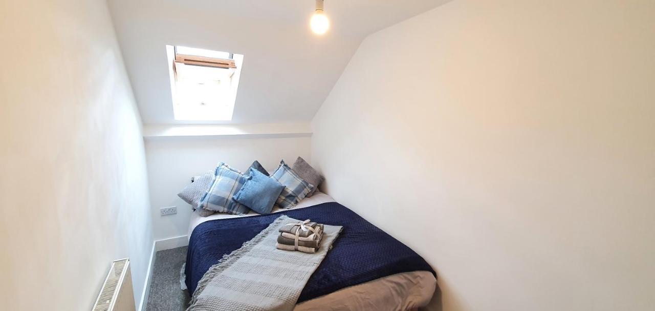 Apartment Trendy, Modern Garden Posh Peckham London