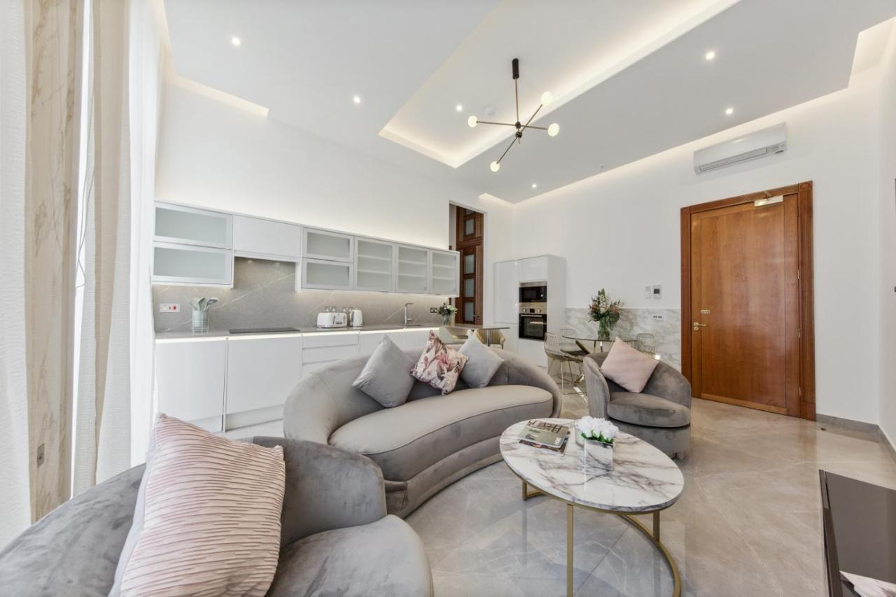 Baker Street Apartment *