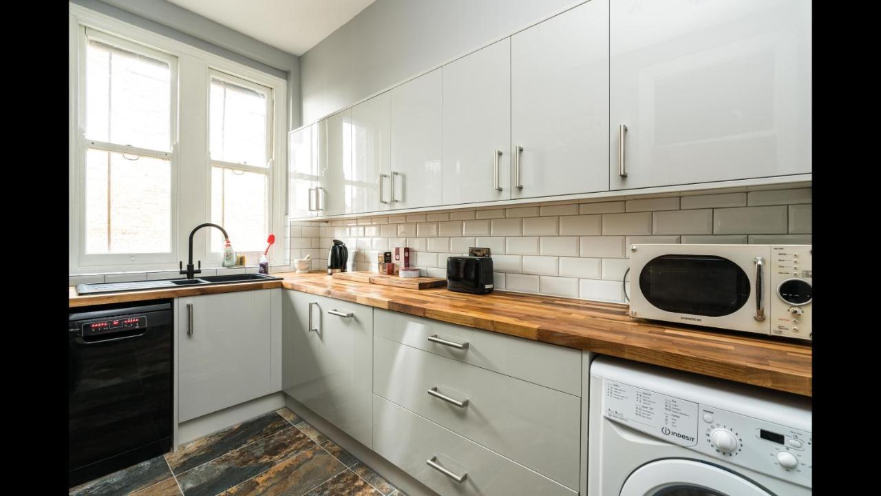 A Lovely, Bright And Airy, 3-bedroom Family Apartment *
