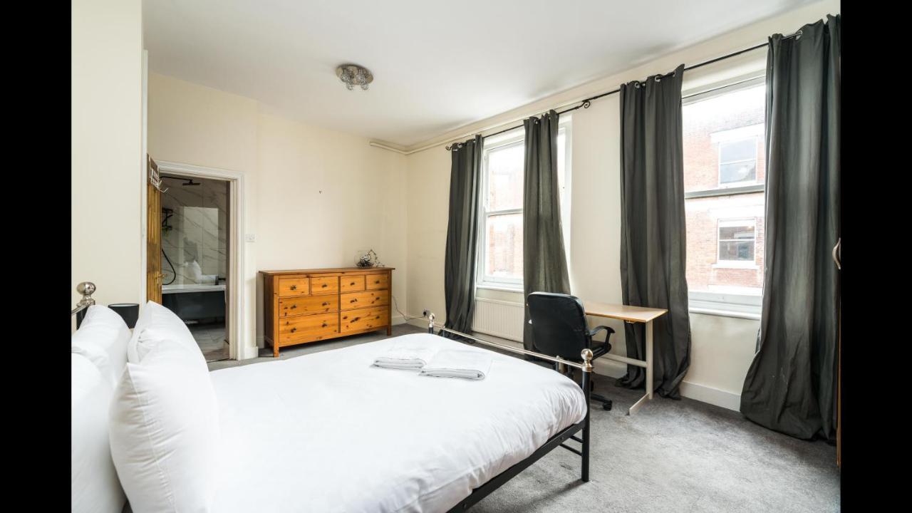 A Lovely, Bright And Airy, 3-bedroom Family Apartment *