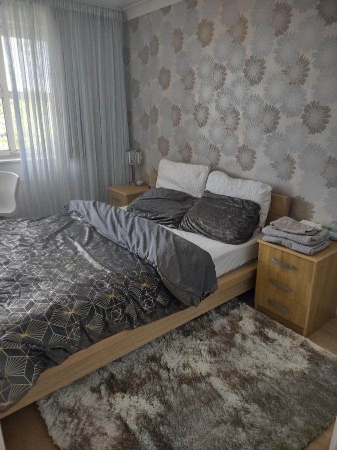 Quiet And Peaceful Double Bedroom In A Nice House With A Very Large Patio Guest house