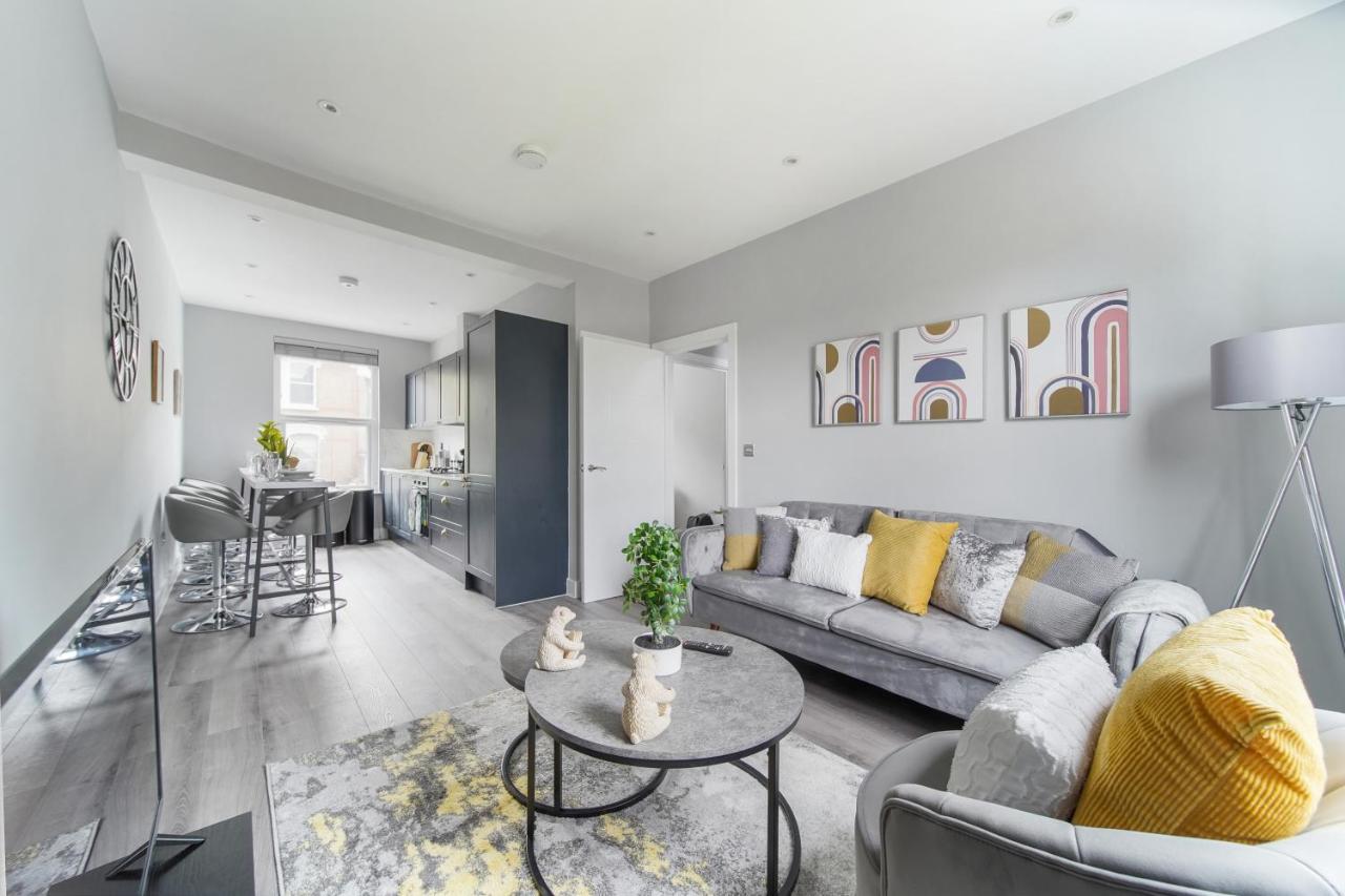 Apartment Stunning 3 Bed 3 Bath Townhouse