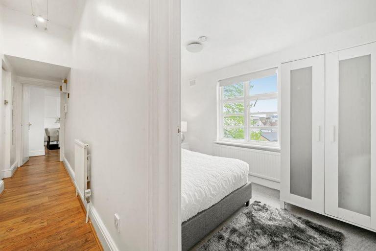 Canning Town Modern 2 Bedroom Excel Centre, Canary Wharf, Airport *