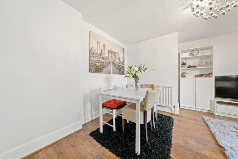 Apartment Canning Town Modern 2 Bedroom Excel Centre, Canary Wharf, Airport London