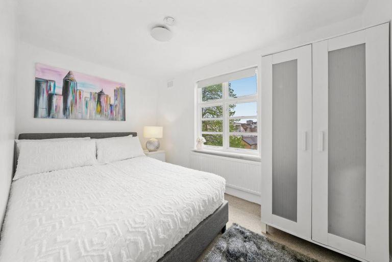 Canning Town Modern 2 Bedroom Excel Centre, Canary Wharf, Airport Apartment London