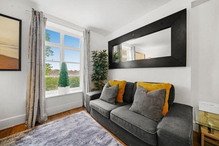 Apartment Canning Town Modern 2 Bedroom Excel Centre, Canary Wharf, Airport London
