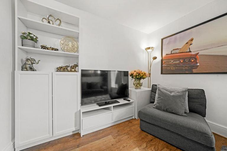 Canning Town Modern 2 Bedroom Excel Centre, Canary Wharf, Airport * London