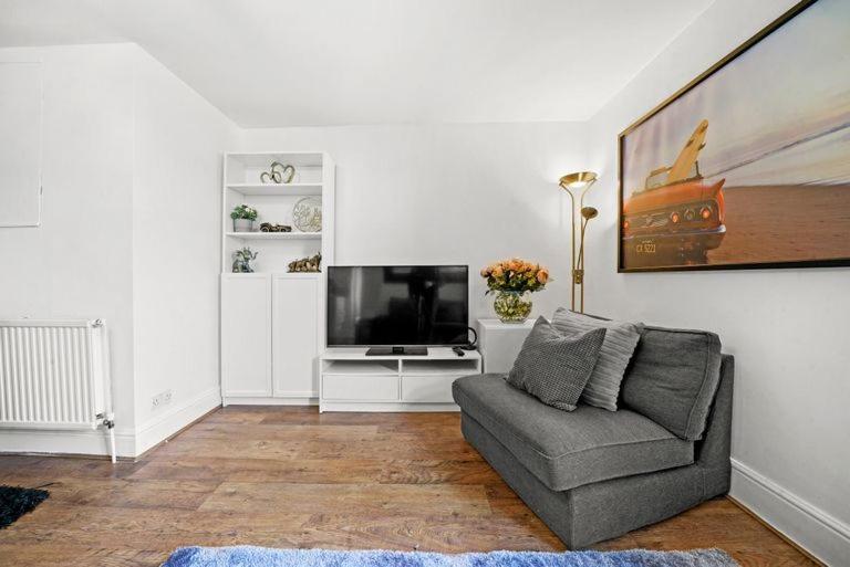 Canning Town Modern 2 Bedroom Excel Centre, Canary Wharf, Airport * London