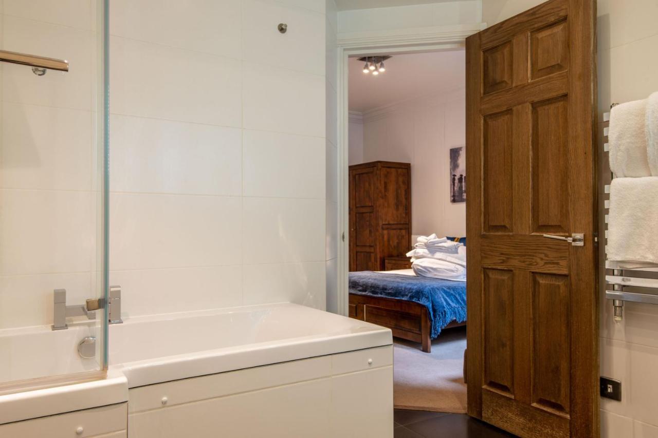 3, 48 Bishopsgate By Living *