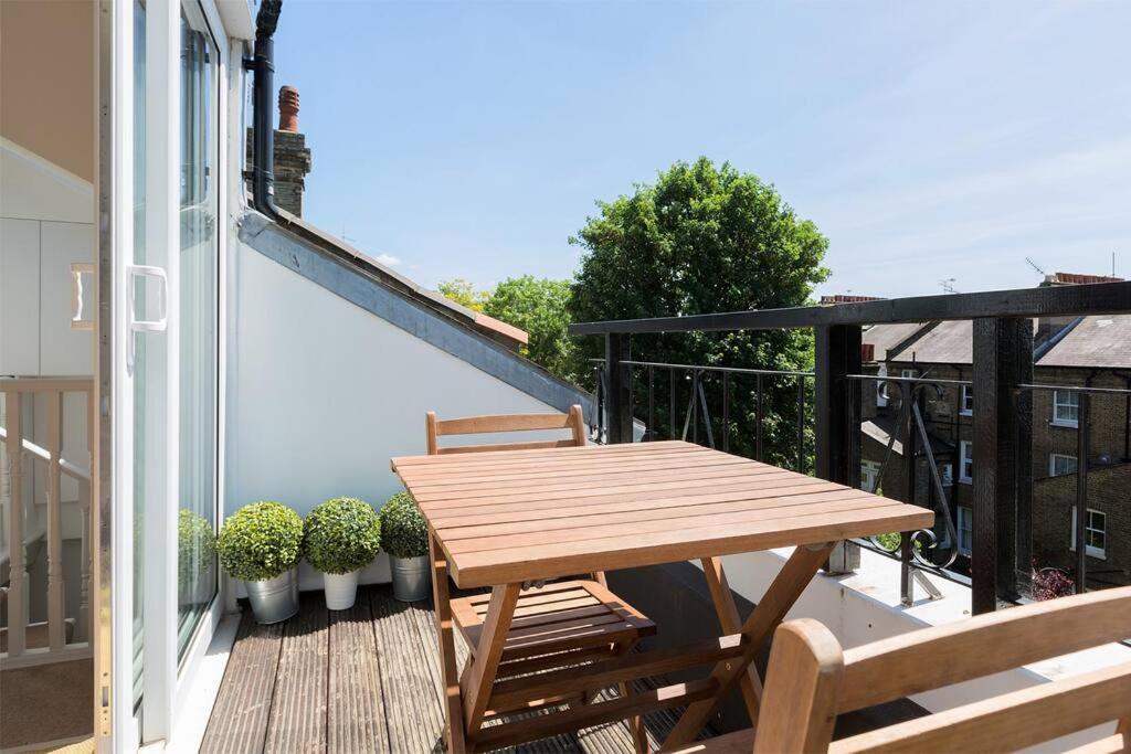 Spacious 3 Bedroom Flat With Terrace Londres