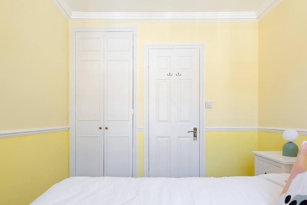 Spacious 3 Bedroom Flat With Terrace * Londres