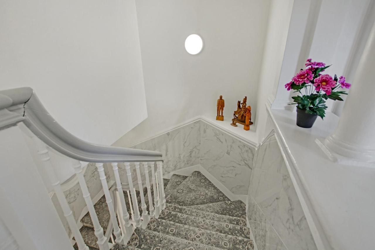 Maysa - Oxford Street Apartment London