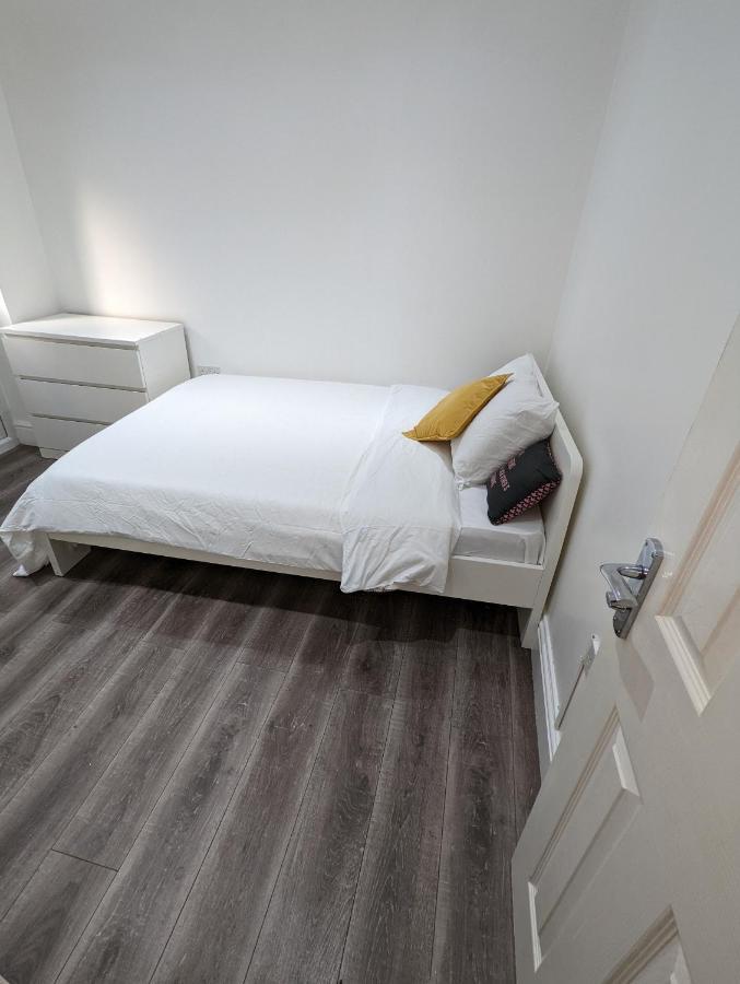 Mile End- Prime Location