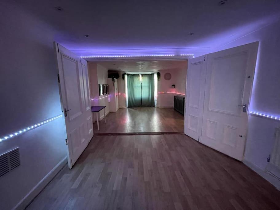 Apartment Spacious Multi-room London