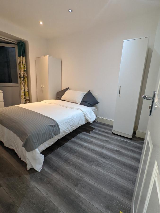 Mile End- Prime Location *