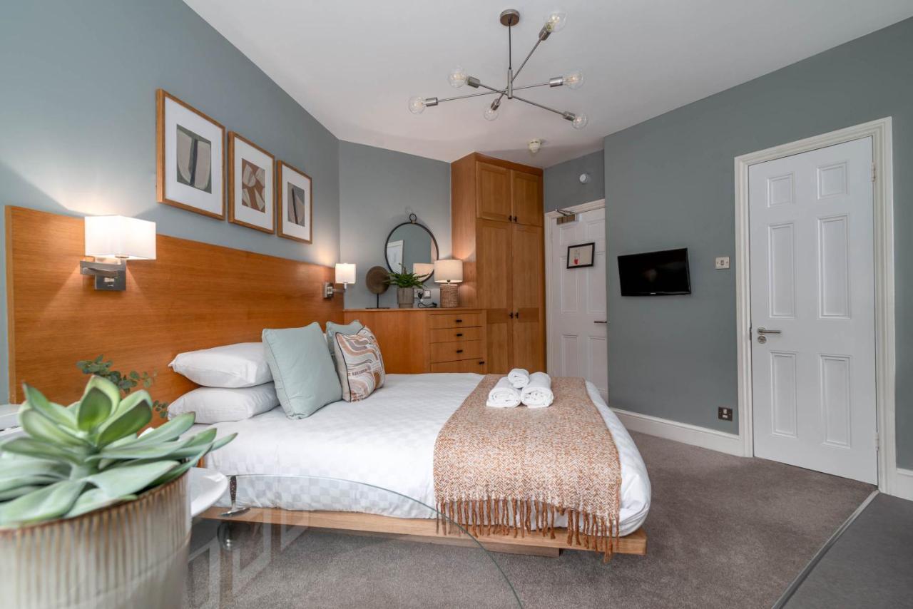5 Doughty Street Apartment *