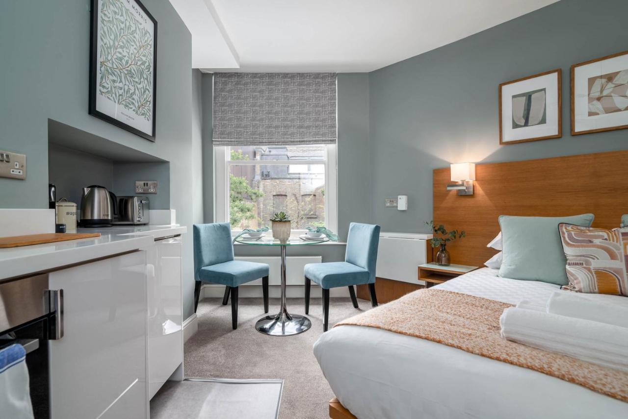 5 Doughty Street Apartment *