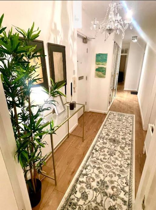 Apartment Luxury 3 Bedroom 3 And A Half Bathroom Flat In Swiss London