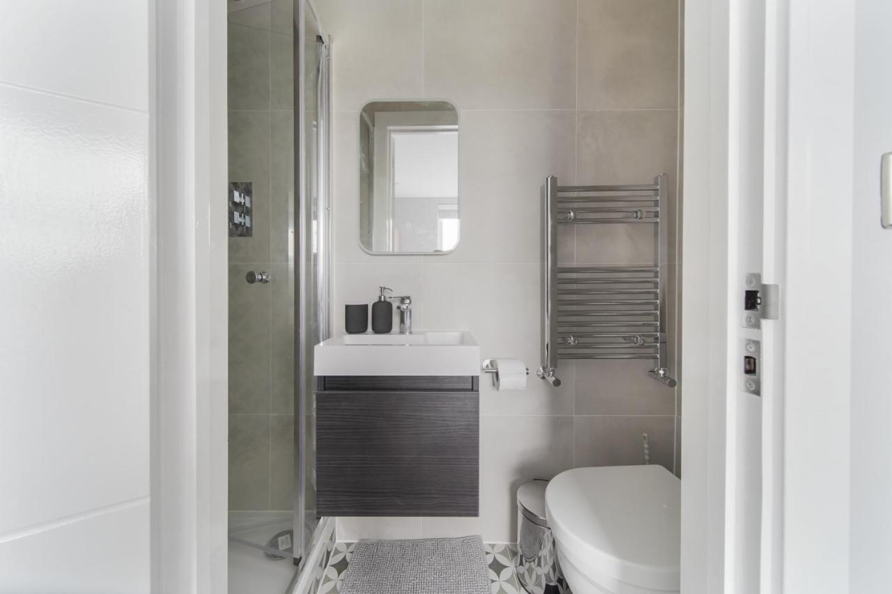 Stunning 3 Bed 3 Bath Townhouse London