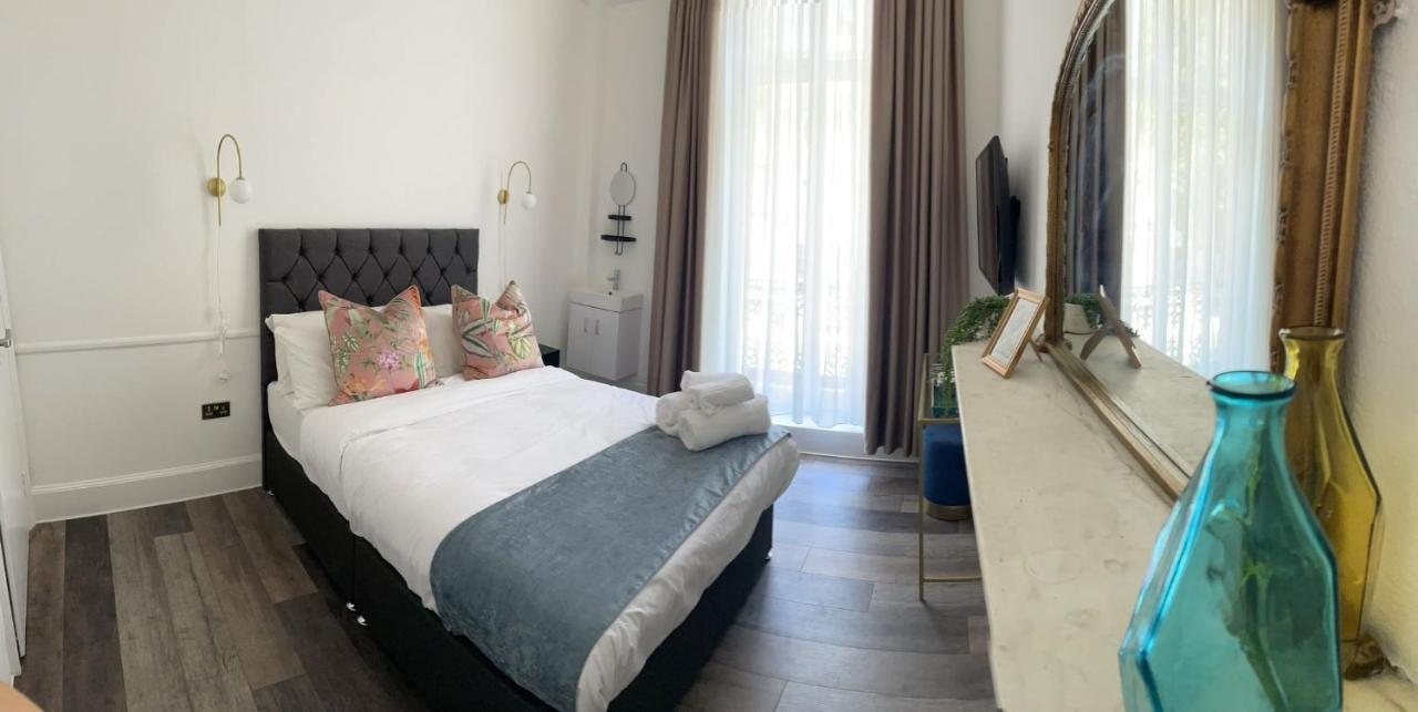 Hotel Dean Court