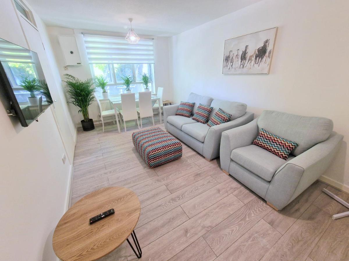 Apartment Flat In Battersea, 5 Minutes From Clapham Junction Station