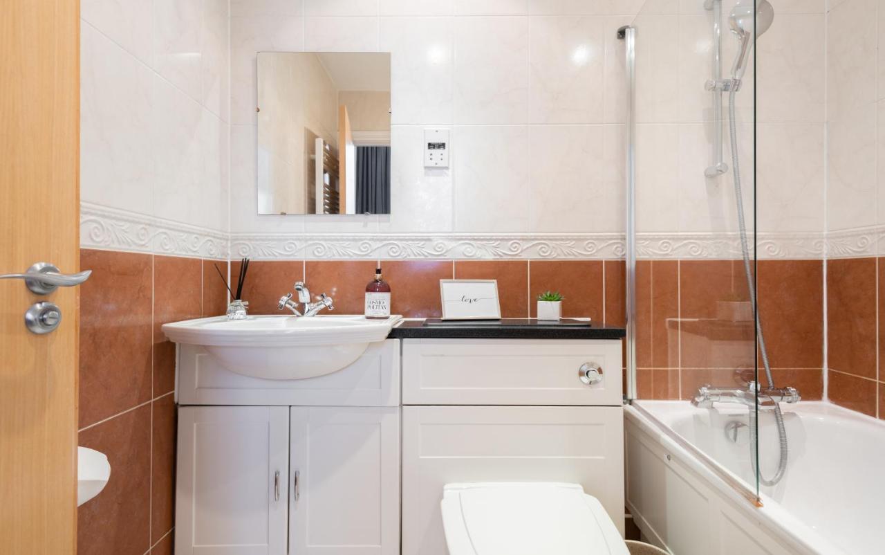 Modern And Spacious 3 Bed Next To The Shard * London