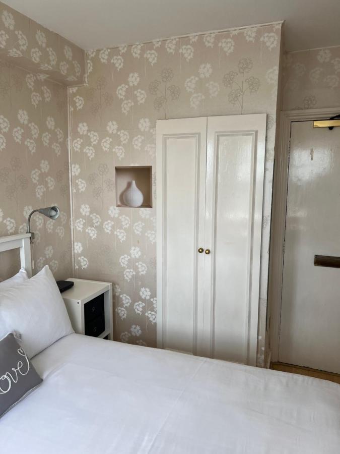 Super Located In South Ken At Chelsea Cloister London