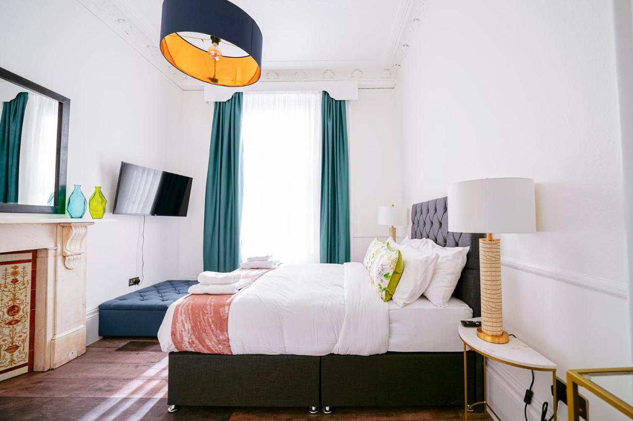 Hotel Dean Court