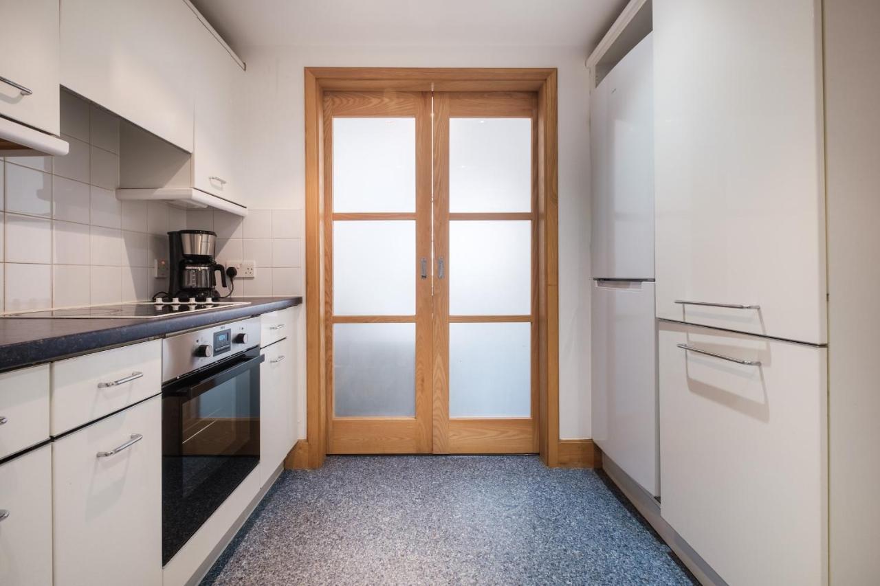 2 Bedroom Holborn Apartment *