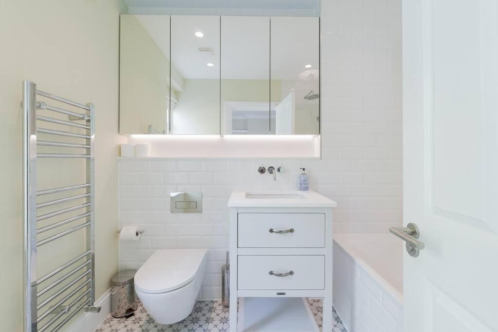 Stunning Two Bed Rh8 Apartment