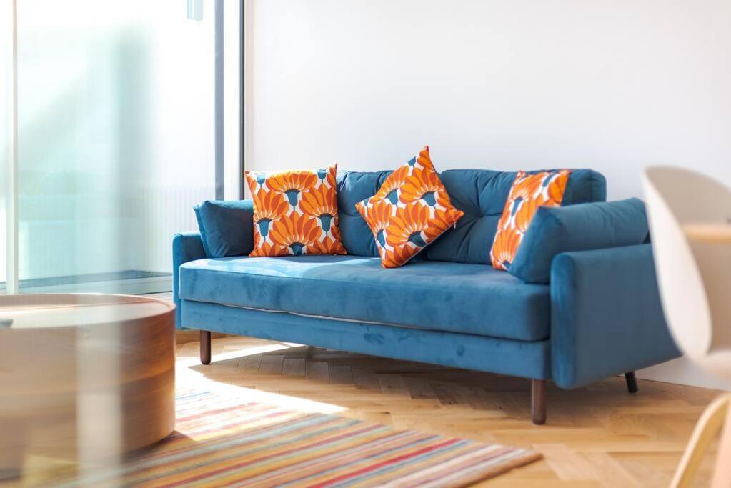 Stunning Two Bed Rh8 Apartment London